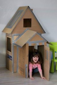 Cách làm ngôi nhà bằng giấy carton qua 5 bước đơn giản cho bé